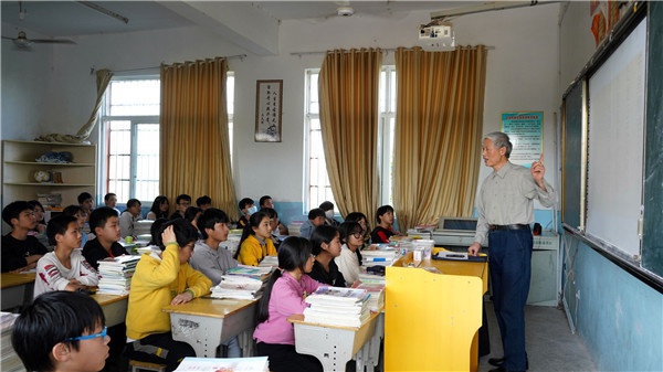 南城县老校长赖书祥向学生作党史学习教育报告（朱光明摄）1.jpg